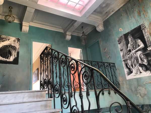 Vue de l'exposition 6 Lost de Franck saïssi, à la Maison Abandonnée [Villa Cameline]