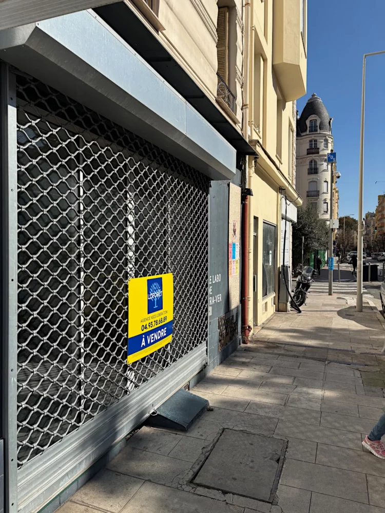 Rue Vernier à Nice, devant le nouvel atelier de Franck Saïssi