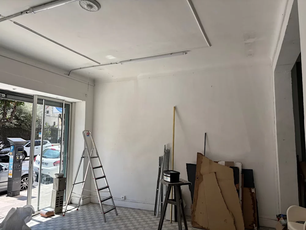 La grande pièce de l'atelier bientôt repeinte.