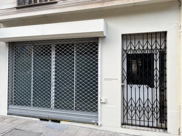 Façade presque terminée de l'atelier de Franck Saïssi
