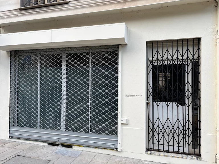 Façade presque terminée de l'atelier de Franck Saïssi
